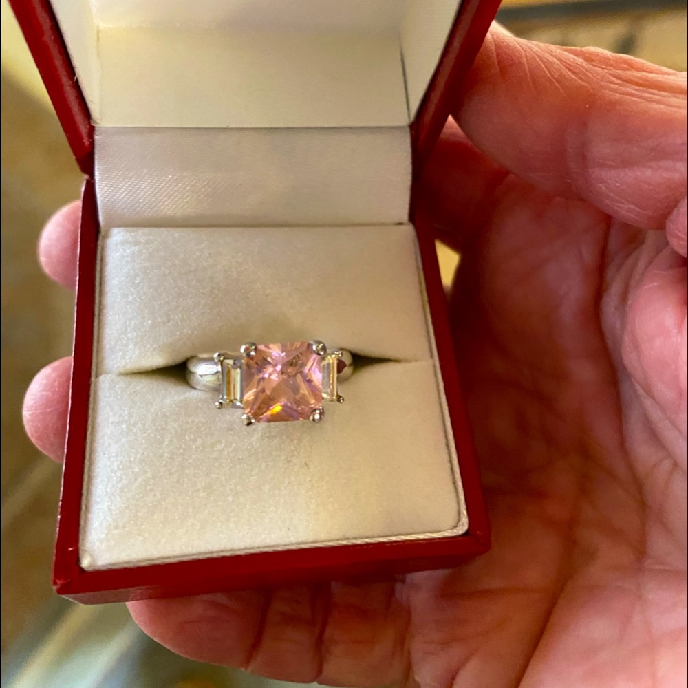 Fashion jewelry silver ring with pink stone !